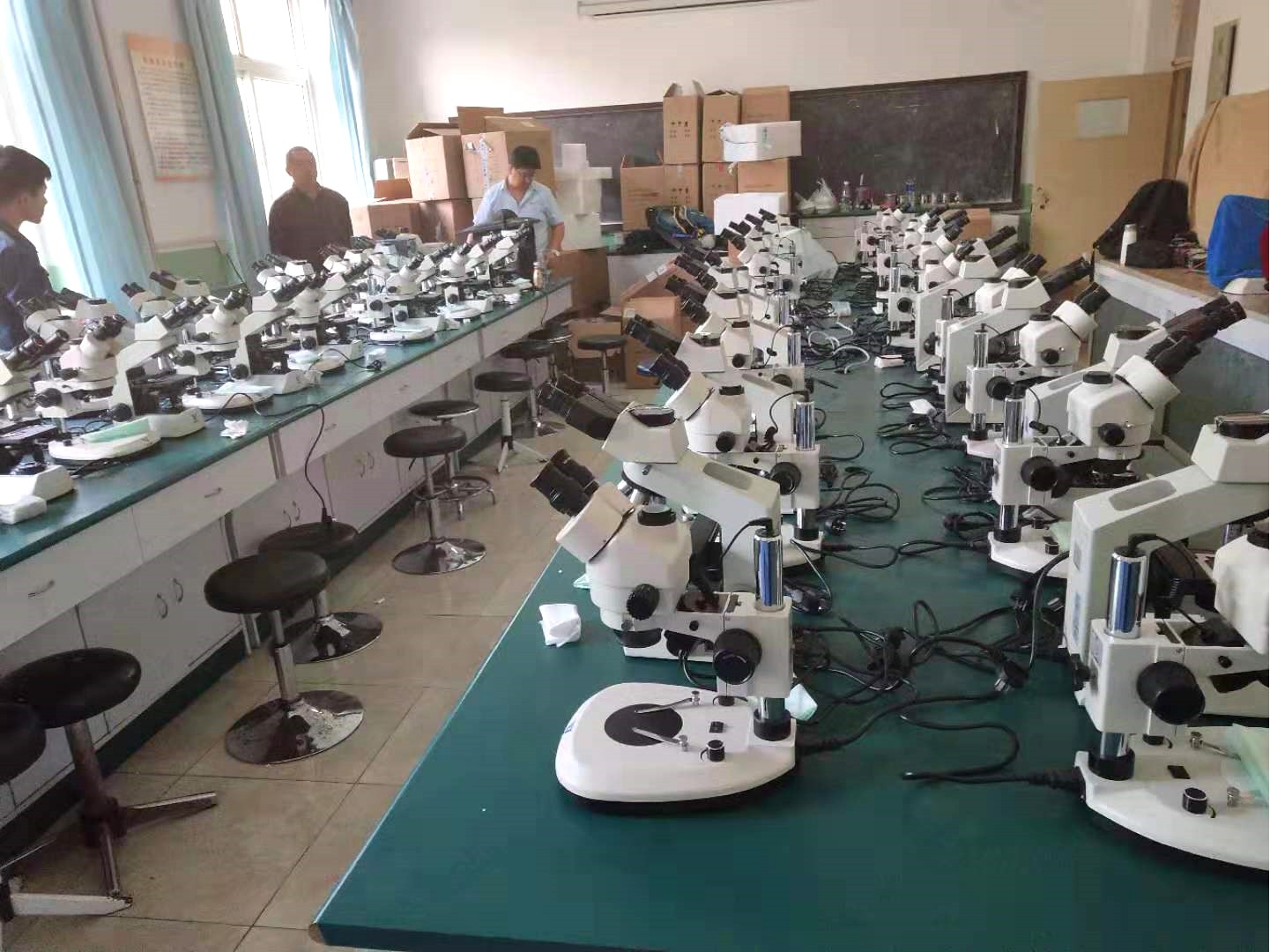 河北省某高校教学显微镜